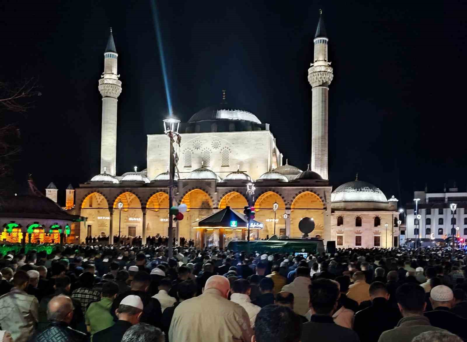 Denizli’de hatimle teravih ve sabah namazı kılınacak camiler belli oldu