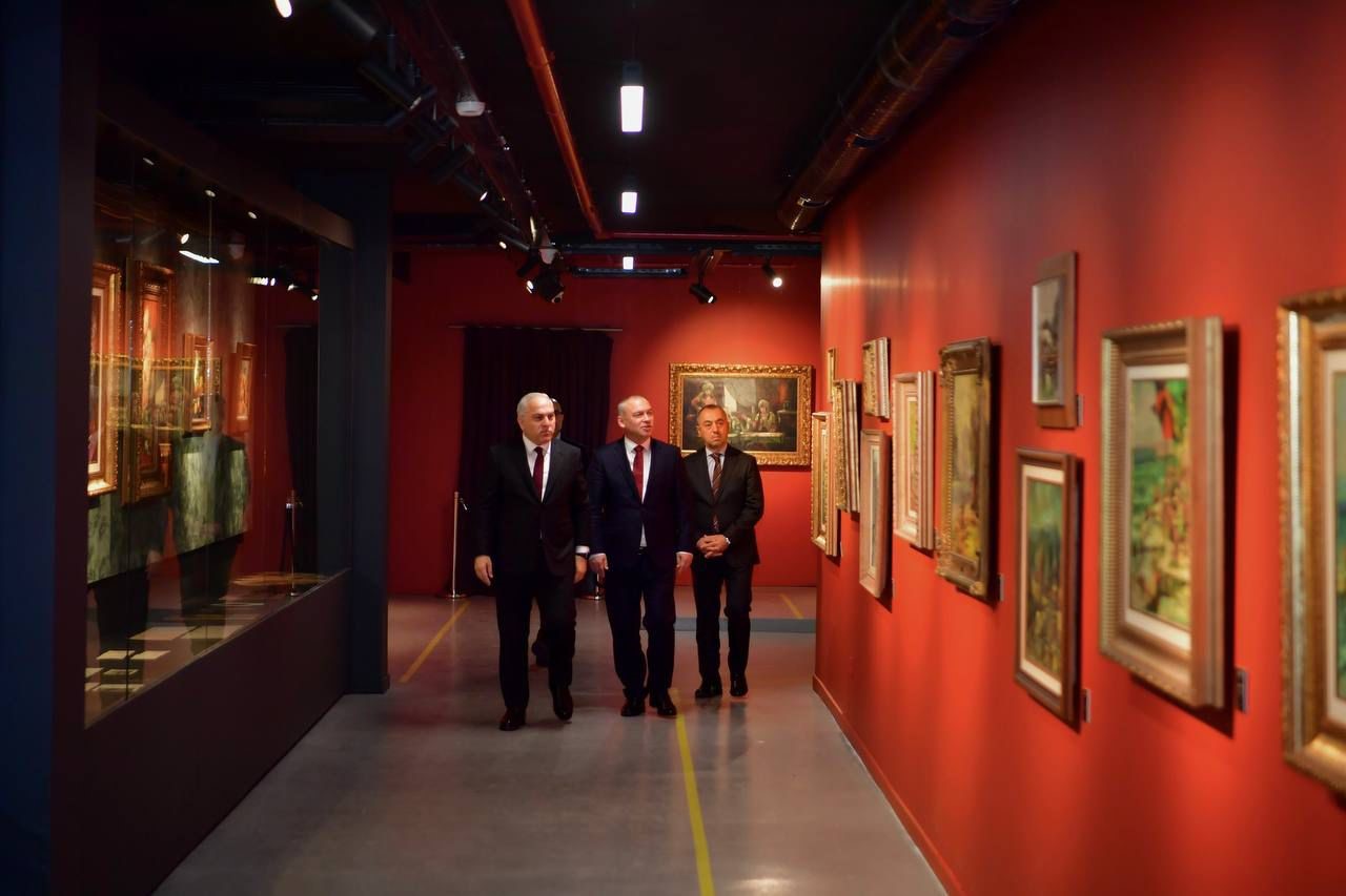 Başkonsoloslardan Fatih k&uuml;t&uuml;phanelerine tam not
