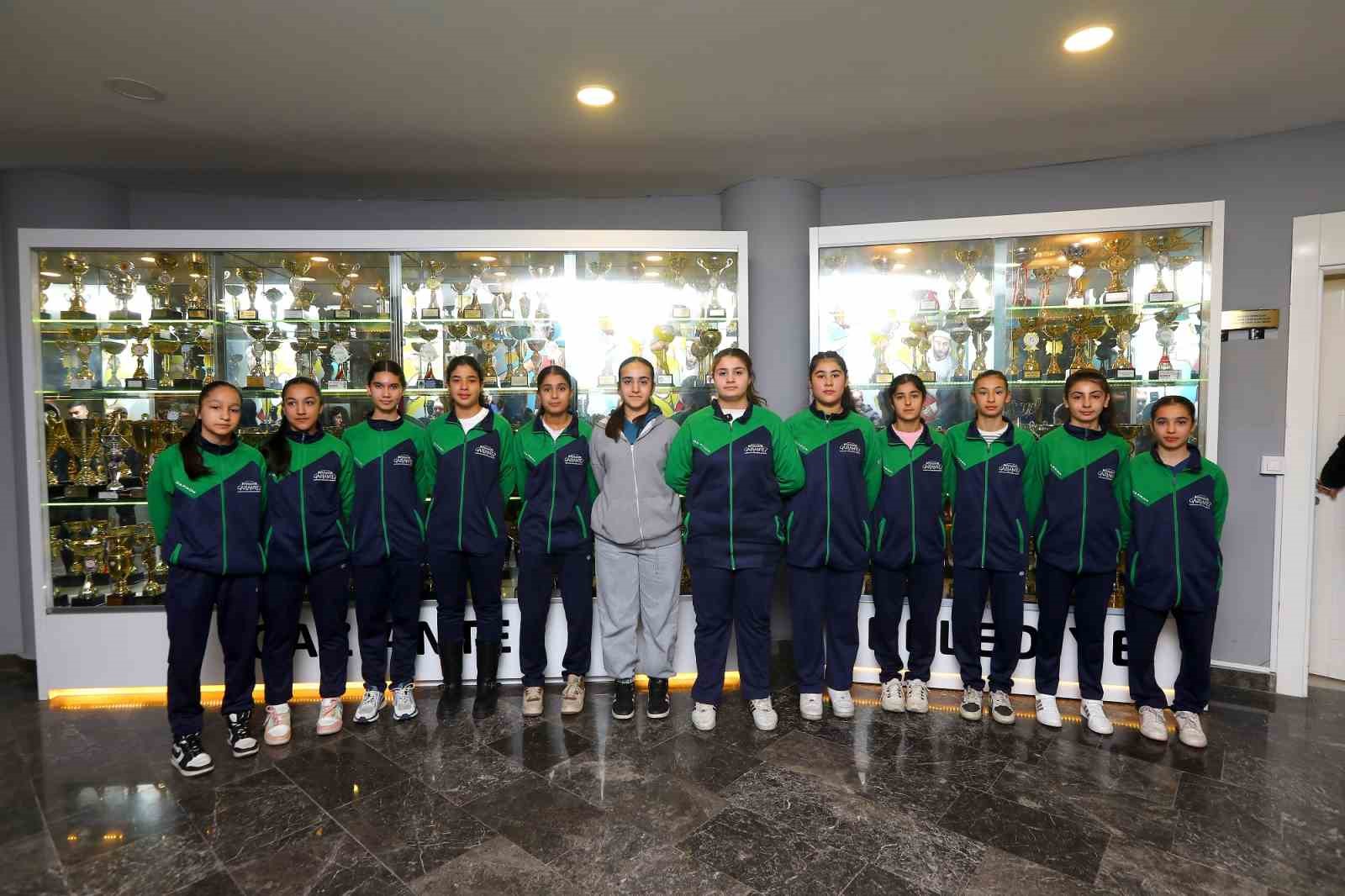 Mavi-beyazlı sporculardan ilk 40 g&uuml;nde 71 yeni madalya
