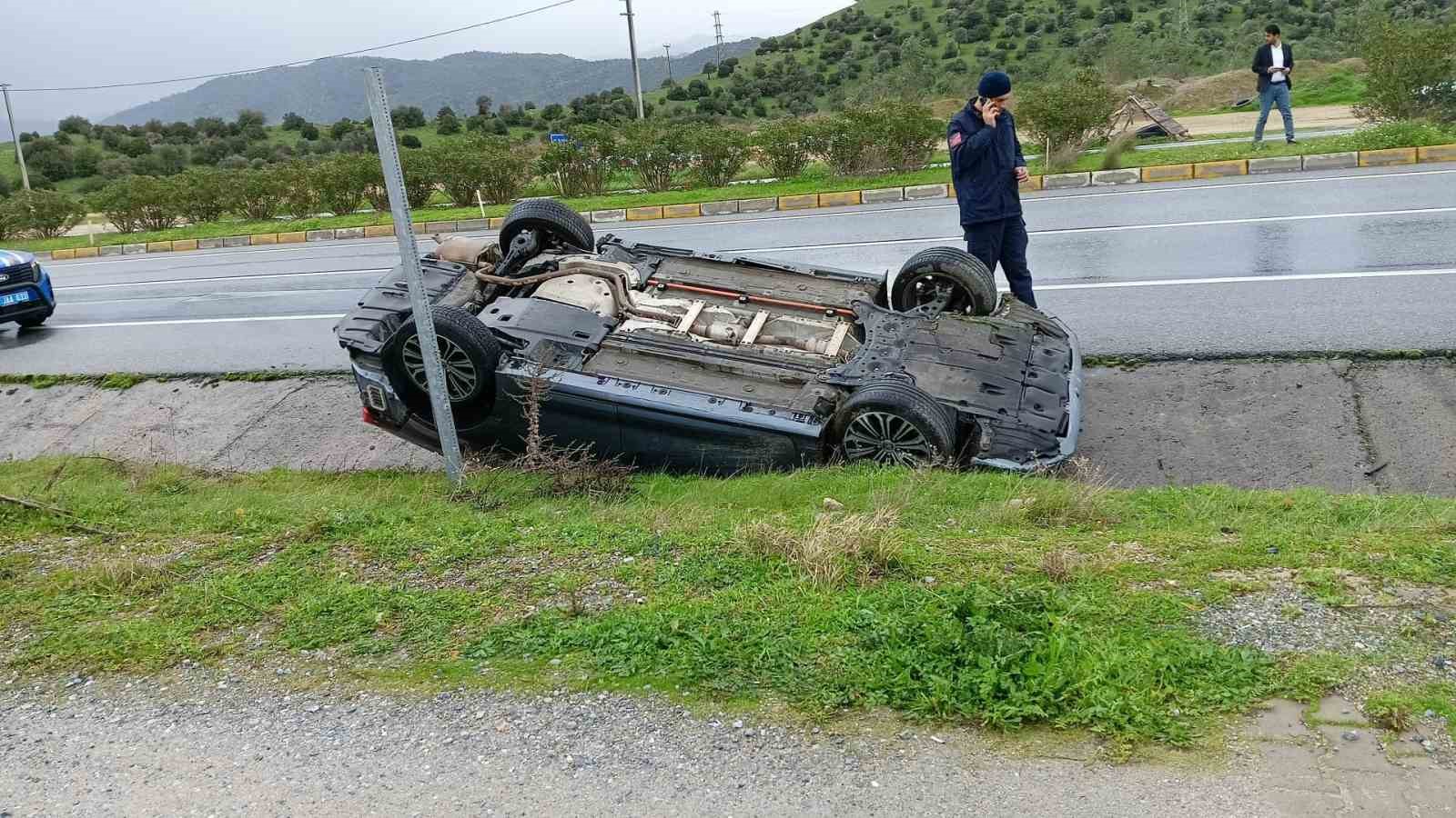 Kontrolden çıkan otomobil ters döndü: 1 yaralı