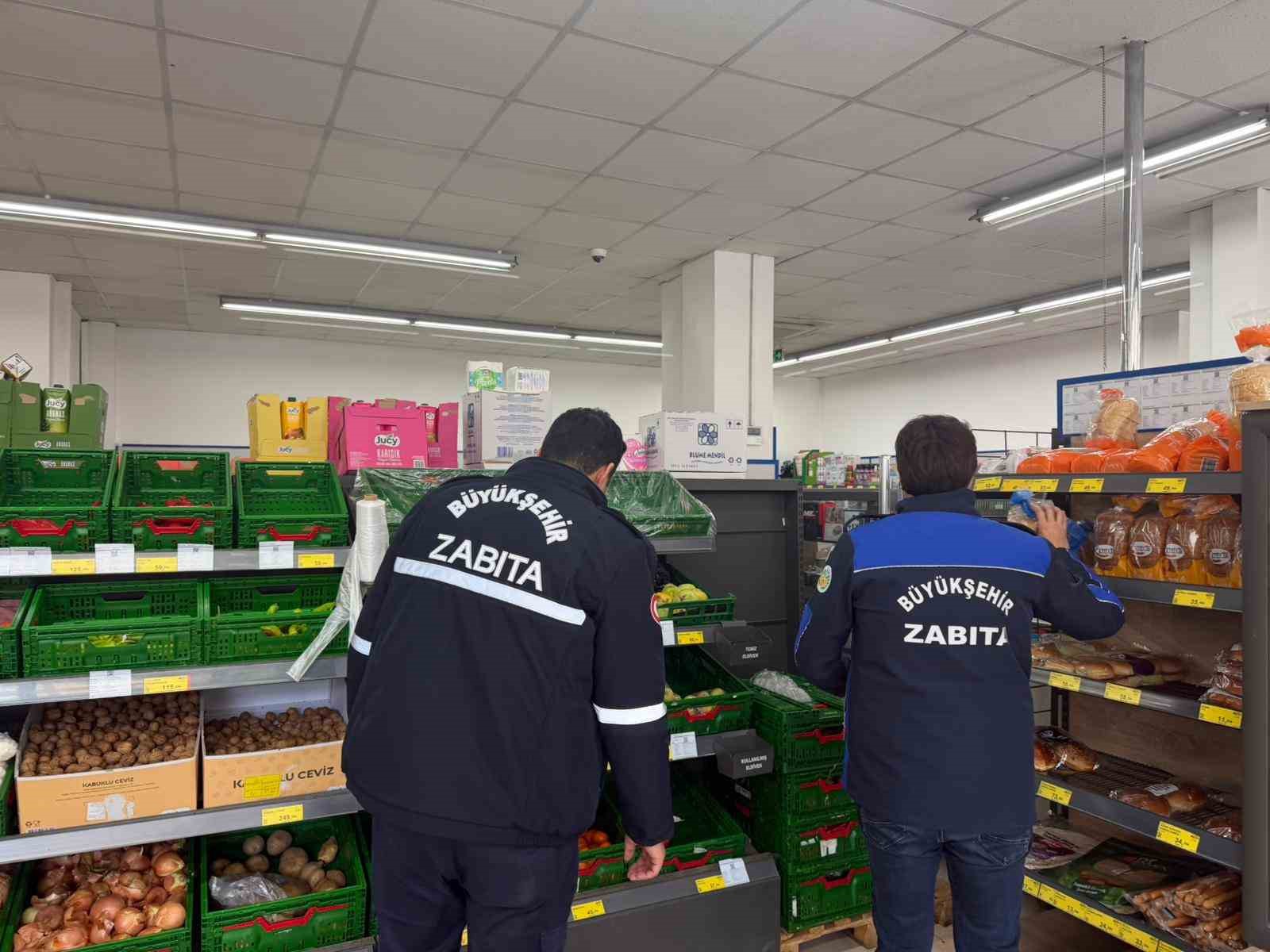 Zabıta ekipleri 9 bin 592 işyerinde denetim ger&ccedil;ekleştirdi
