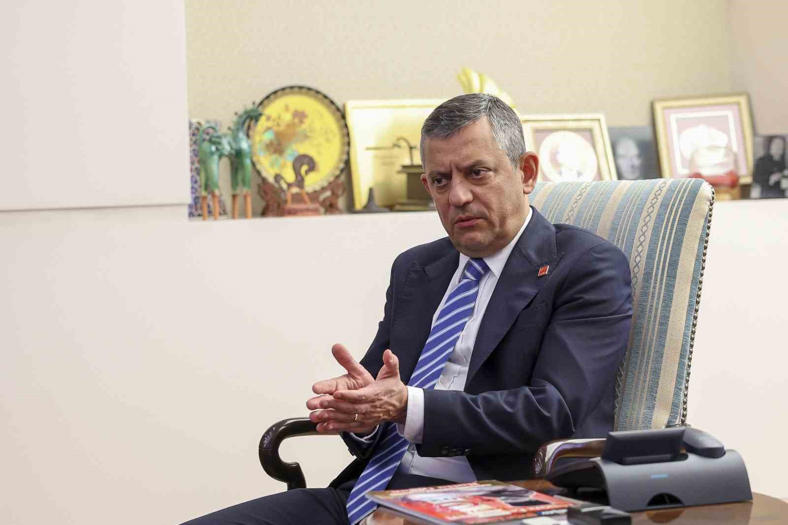 CHP Genel Başkanı &Ouml;zel, şehit ve gazi dernek temsilcileriyle bir araya geldi
