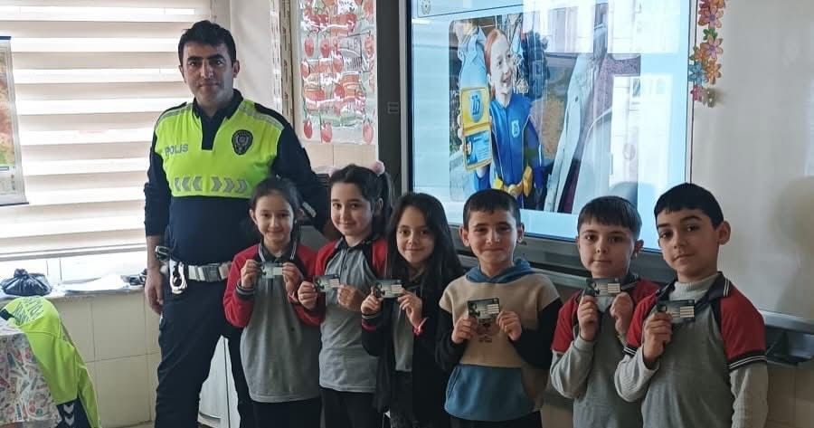 Tomarza&rsquo;da &ouml;ğrencilere trafik eğitimi verildi
