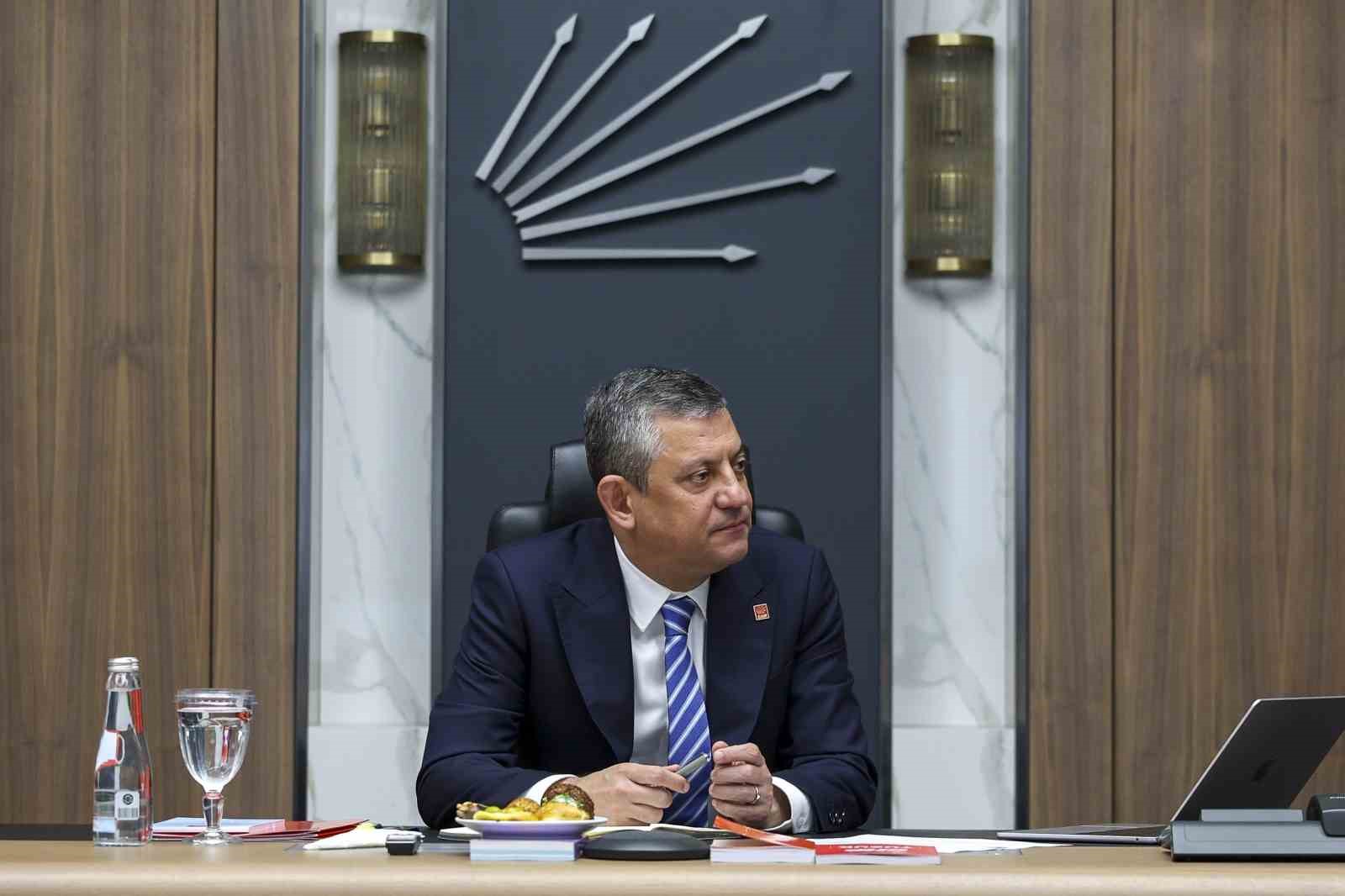 CHP Genel Başkanı &Ouml;zel, Diyarbakır Kent Koruma ve Dayanışma Platformu temsilcileriyle bir araya geldi
