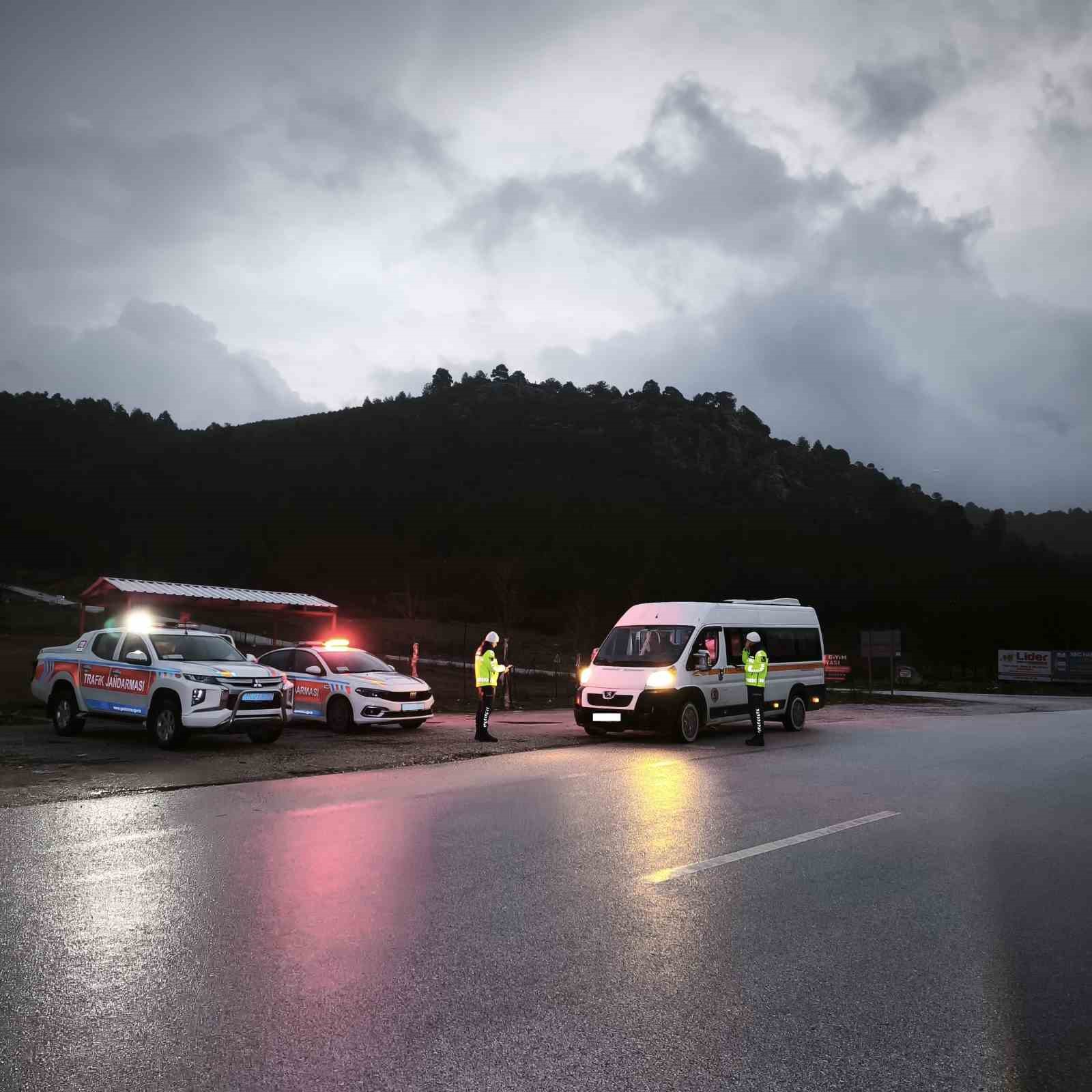 Burdur&rsquo;da son 1 haftada 12 bin 272 ara&ccedil; ve s&uuml;r&uuml;c&uuml;s&uuml; sorgulandı
