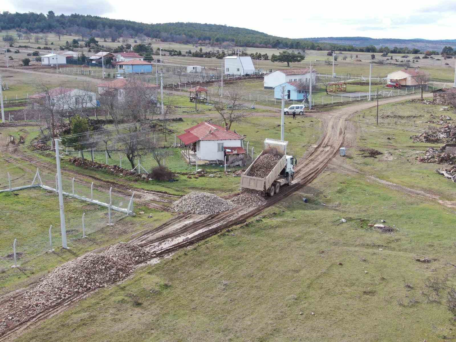 İn&ouml;n&uuml;&rsquo;de mahalle i&ccedil;i yollar yenileniyor
