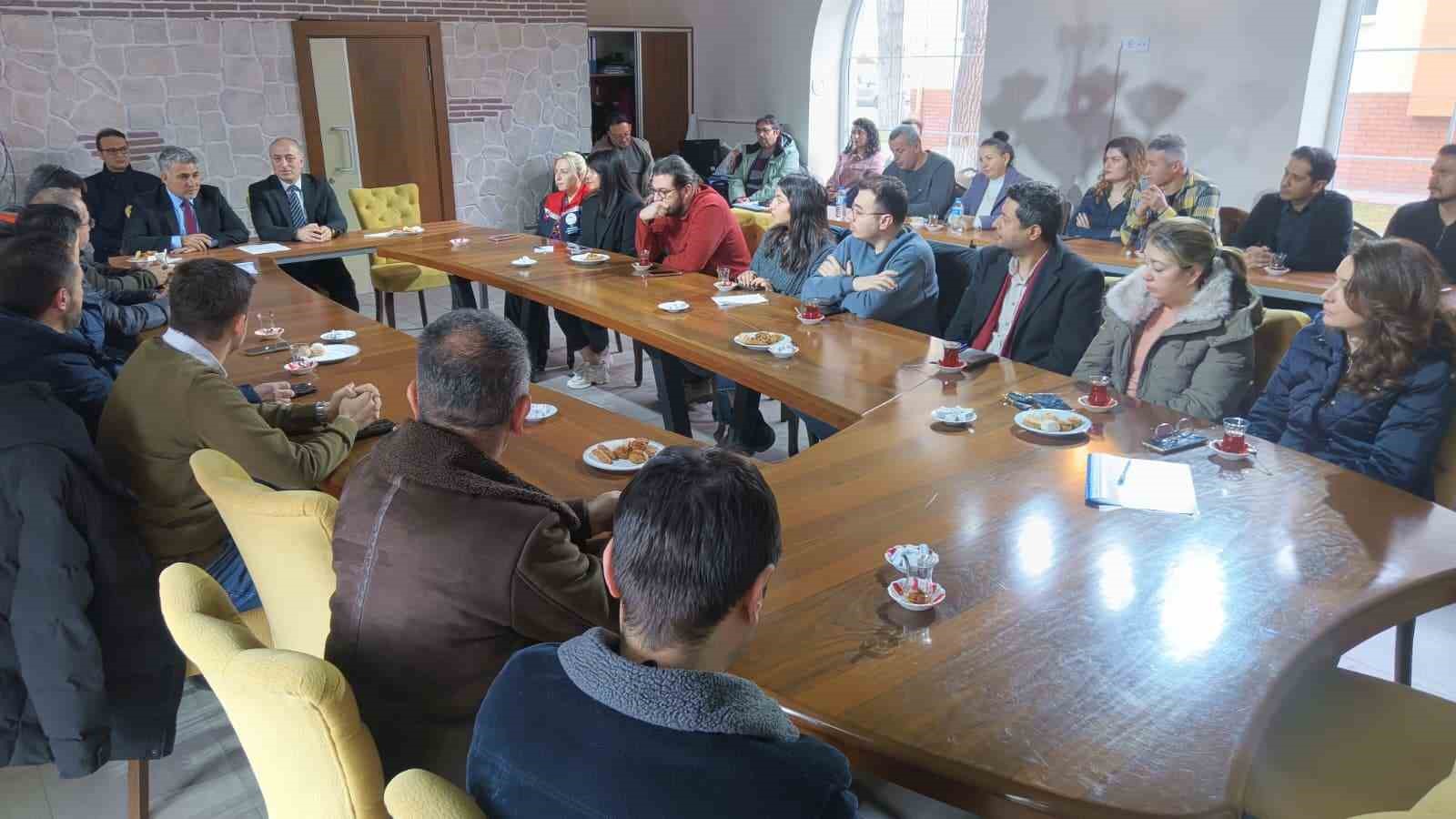 Bitki koruma &uuml;r&uuml;nleri hakkında bilgilendirme toplantısı yapıldı
