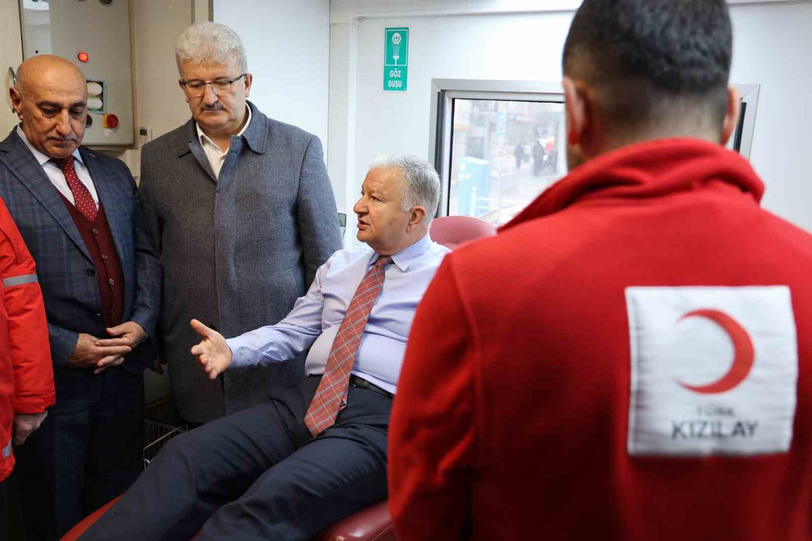 Aksaray&rsquo;da kan bağışı kampanyasına Vali Duru da katıldı
