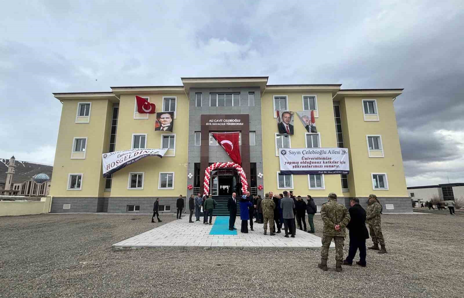 Binali Yıldırım Erzincan&rsquo;da konuştu: "T&uuml;rkiye havacılıkta d&uuml;nyada ilk 10 i&ccedil;erisinde"
