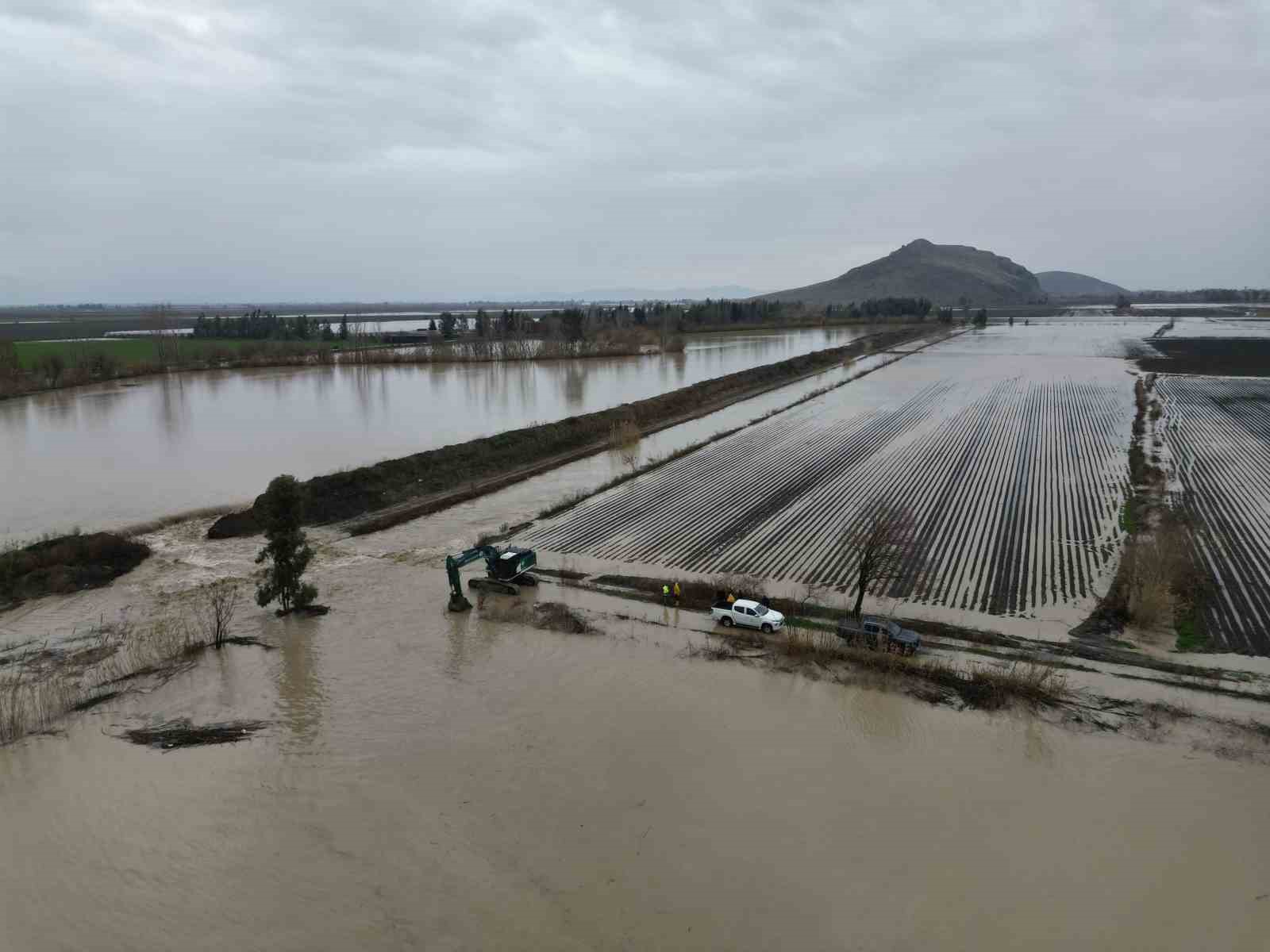 Kozan&rsquo;da sağanak taşkınlara yol a&ccedil;tı
