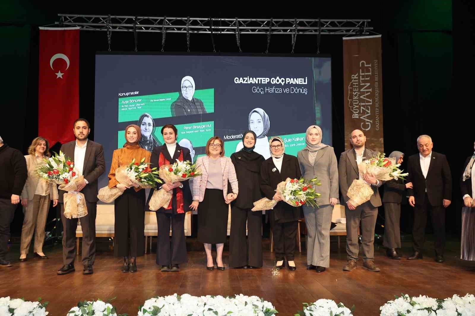 Gaziantep Büyükşehir’in ev sahipliğinde "Yeşil Otobüs" belgeselinin ilk gösterimi yapıldı