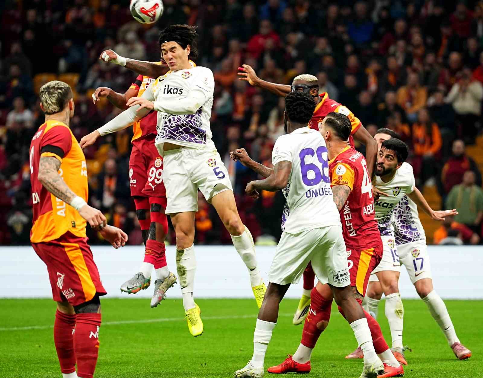 Trendyol S&uuml;per Lig: Galatasaray: 1 - Ey&uuml;pspor: 0 (Ma&ccedil; devam ediyor)
