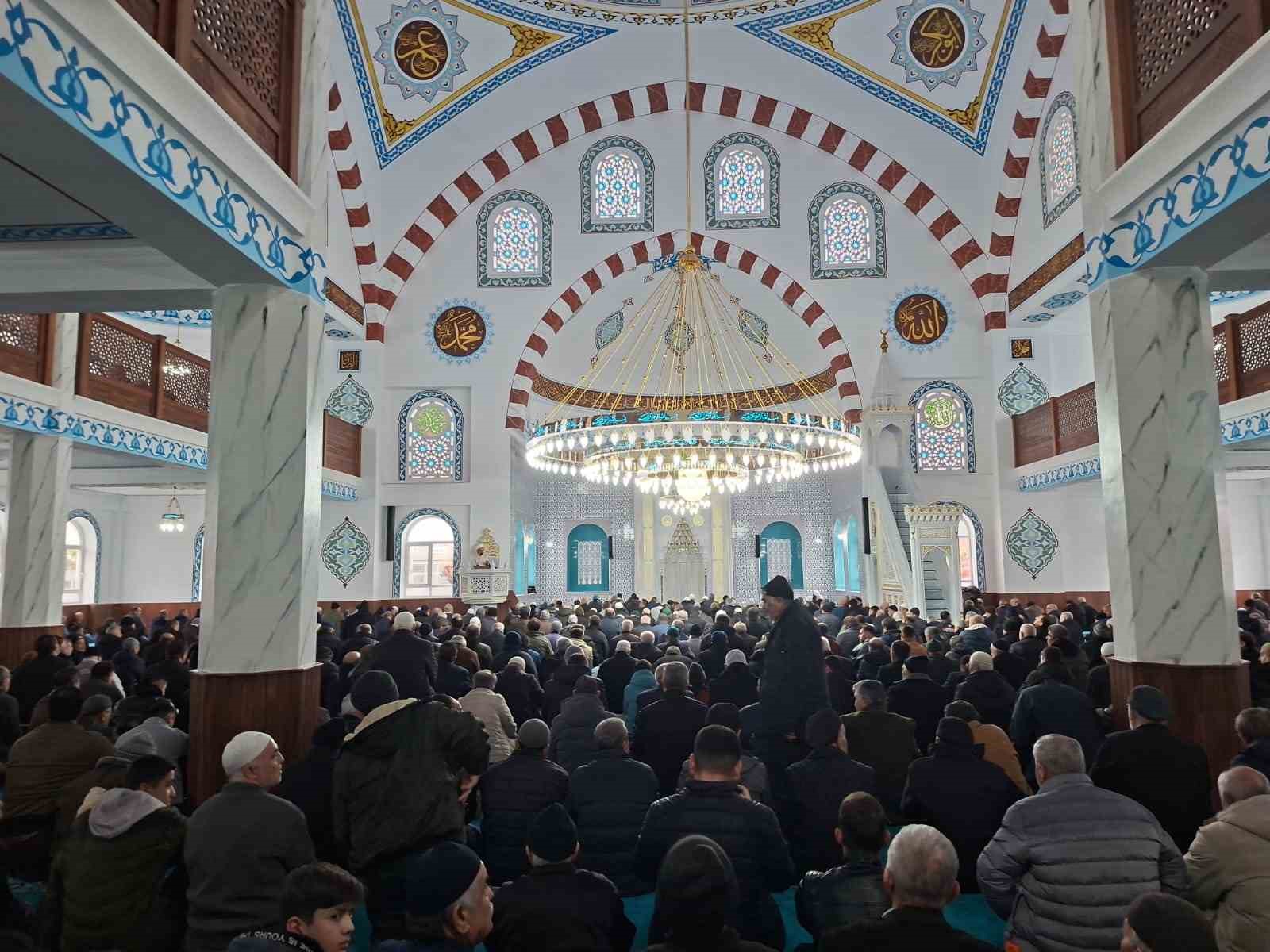 Sandıklı Merkez Cami ibadete a&ccedil;ıldı

