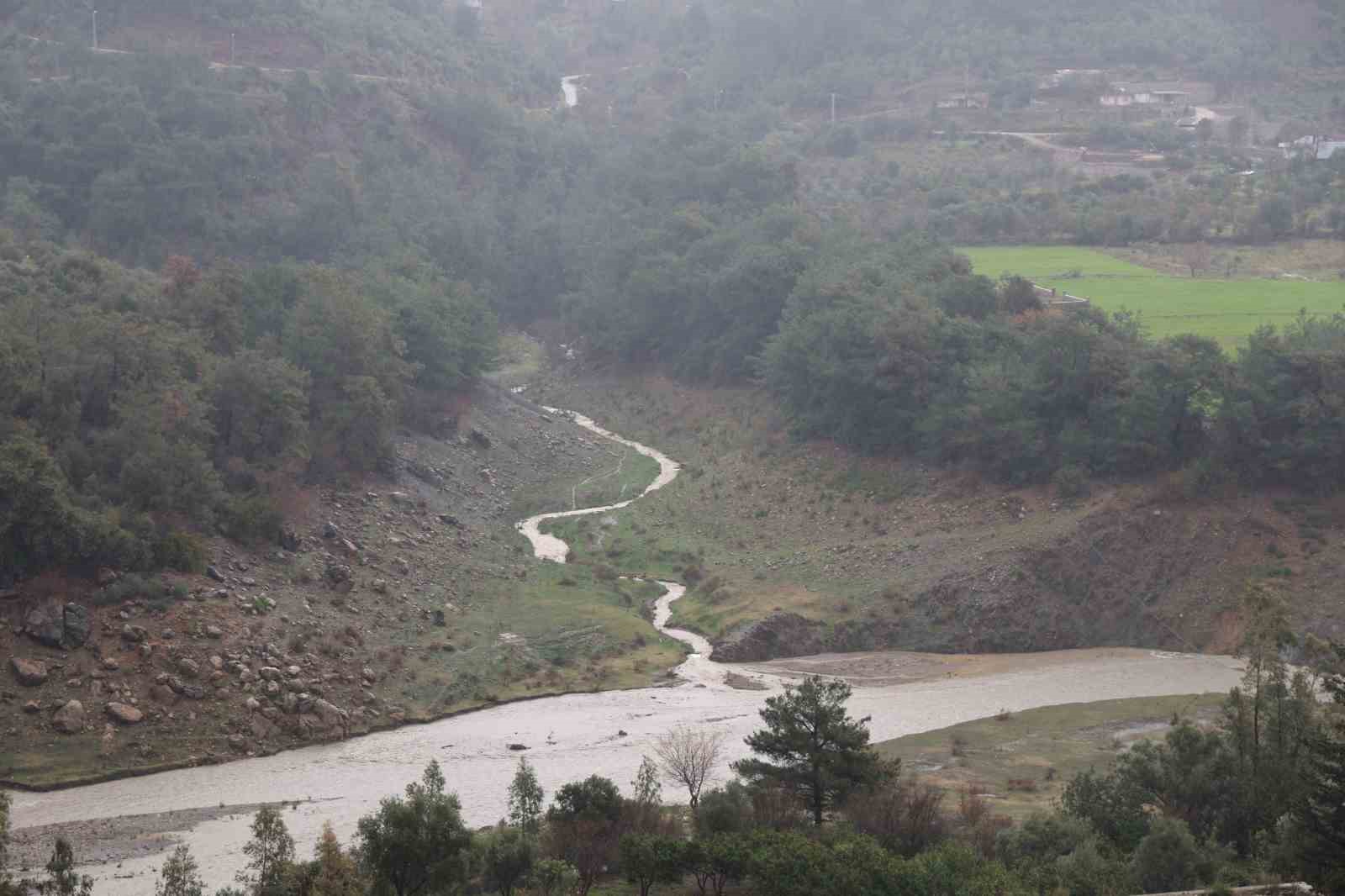 Kozan’da sağanakla birlikte kuruyan kaynaklar yeniden canlandı
