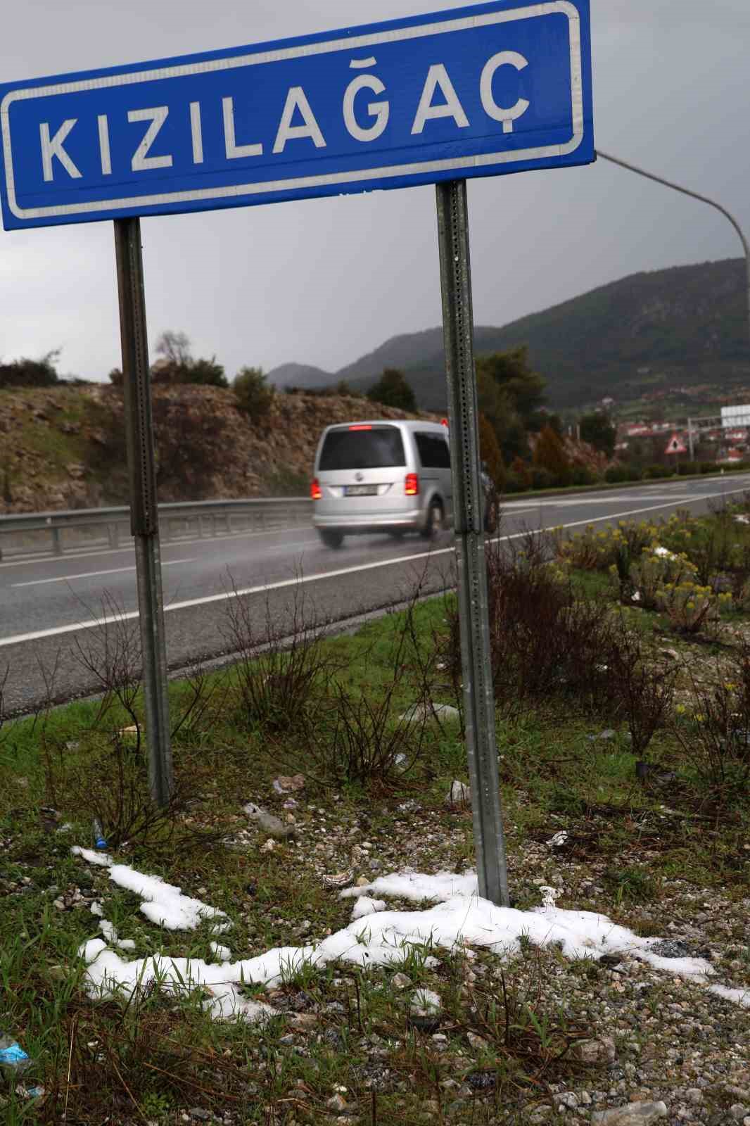 Muğla’da sağanak yağmur ile birlikte dolu yağdı