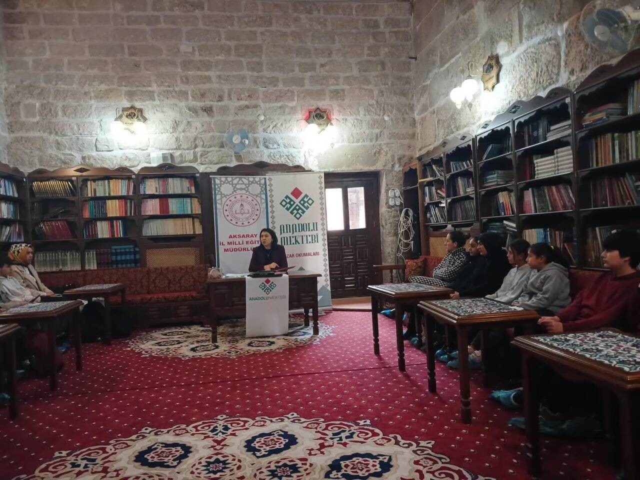 &Ouml;ğrenciler Aksaray&rsquo;daki okuma sohbetinde bir araya geldi
