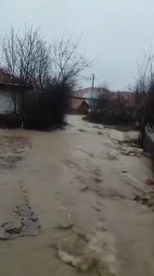 Ankara&rsquo;da sağanak sele yol a&ccedil;tı

