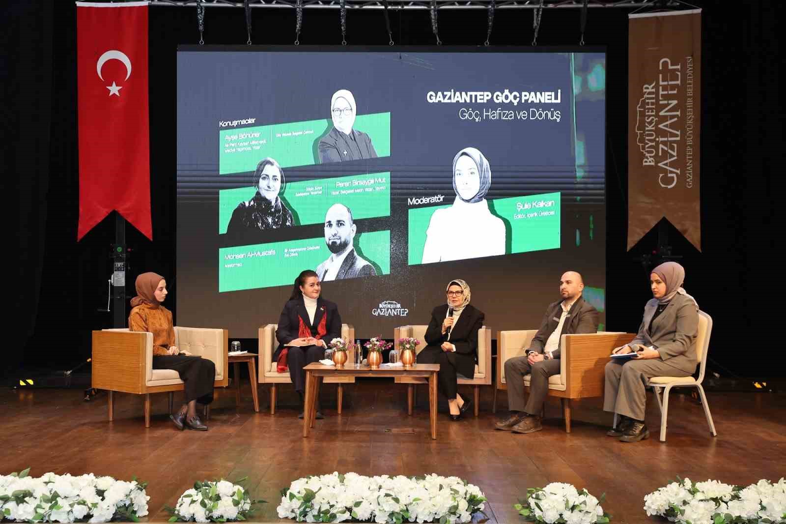 Gaziantep B&uuml;y&uuml;kşehir&rsquo;in ev sahipliğinde "Yeşil Otob&uuml;s" belgeselinin ilk g&ouml;sterimi yapıldı
