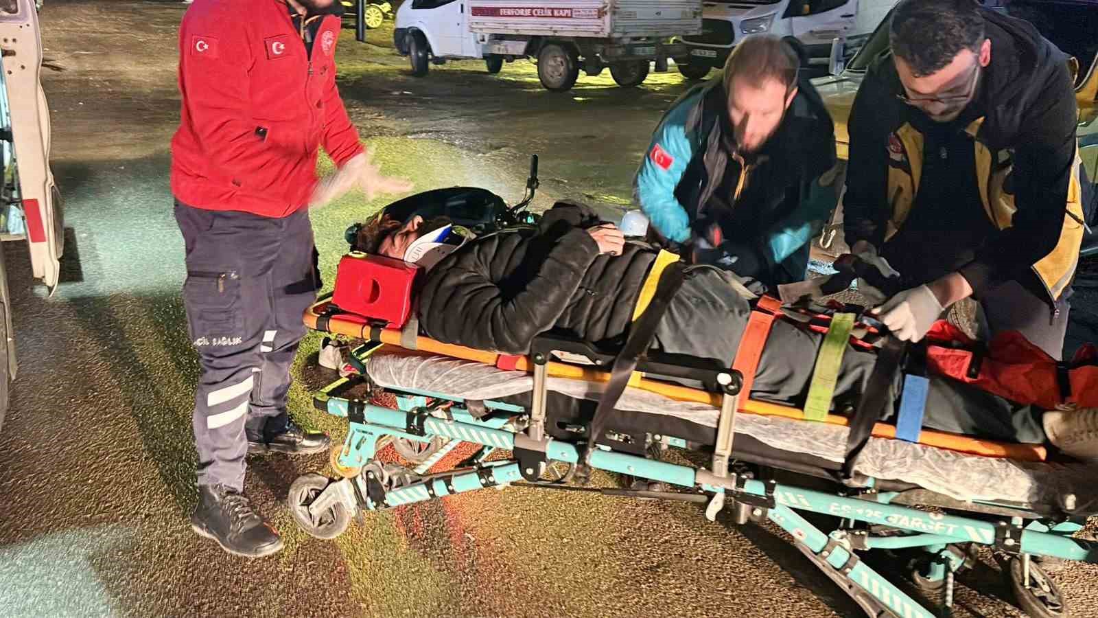 Otomobilin çarpıp kaçtığı motosiklet sürücüsü yaralandı