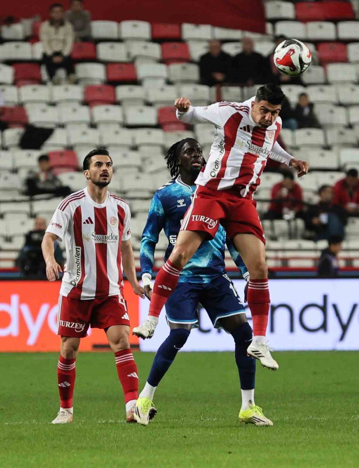 Trendyol S&uuml;per Lig: Antalyaspor: 2 - Samsunspor: 0 (İlk yarı)
