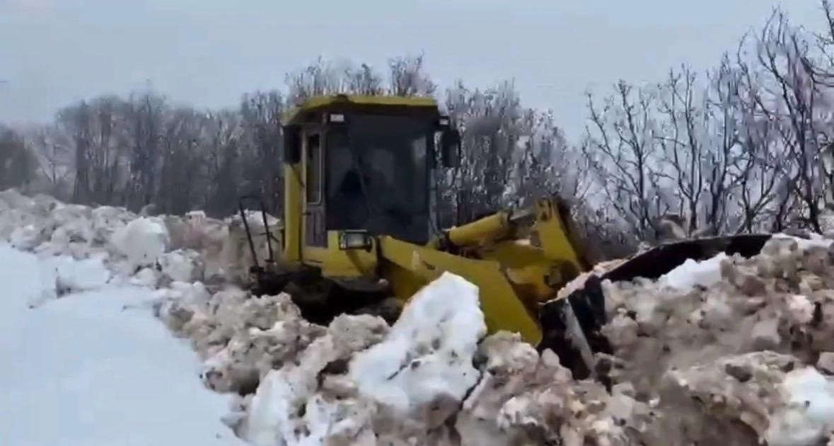 Yayladere&rsquo;de karla m&uuml;cadele &ccedil;alışmaları s&uuml;r&uuml;yor
