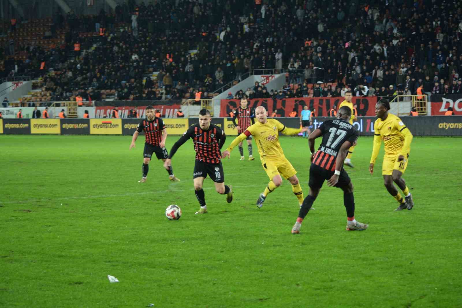 Trendyol 1. Lig: &Ccedil;orum FK: 2 - İstanbulspor: 3
