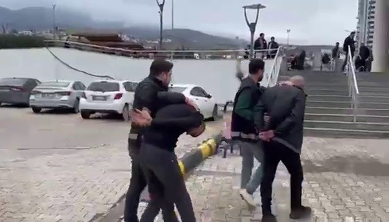 Polis memuruna kafa atan ve hakaret eden şahıs tutuklandı