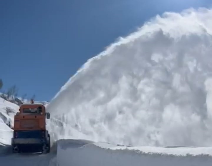 Bitlis’te karla mücadele çalışmaları devam ediyor