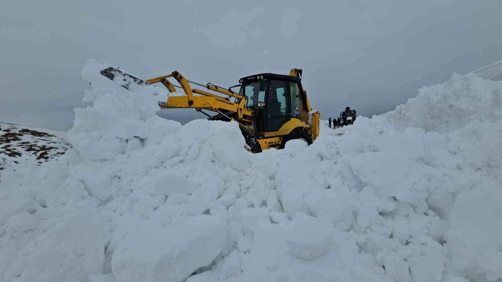 Aydınlar beldesinde karla mücadele çalışması