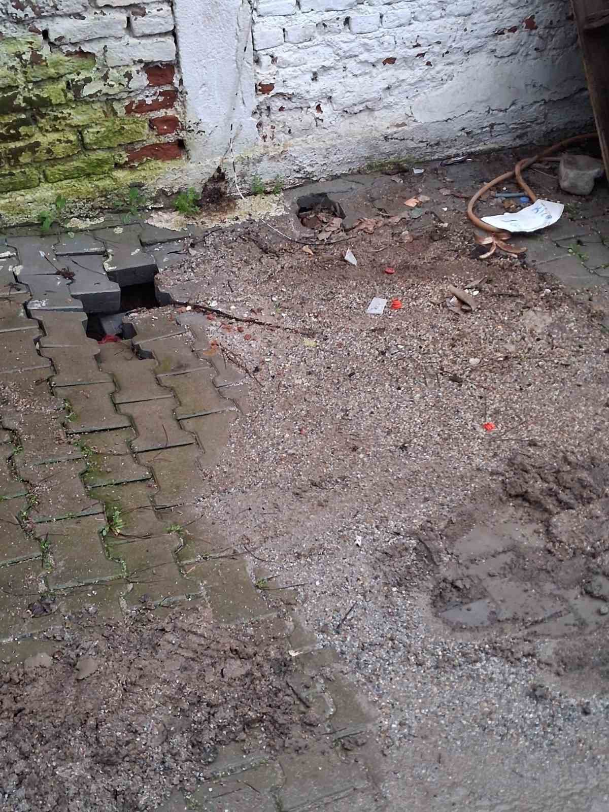 Ko&ccedil;arlı&rsquo;da bozuk yollar onarıldı, Cihanoğlu Camii &ccedil;evresi yeniden d&uuml;zenlendi
