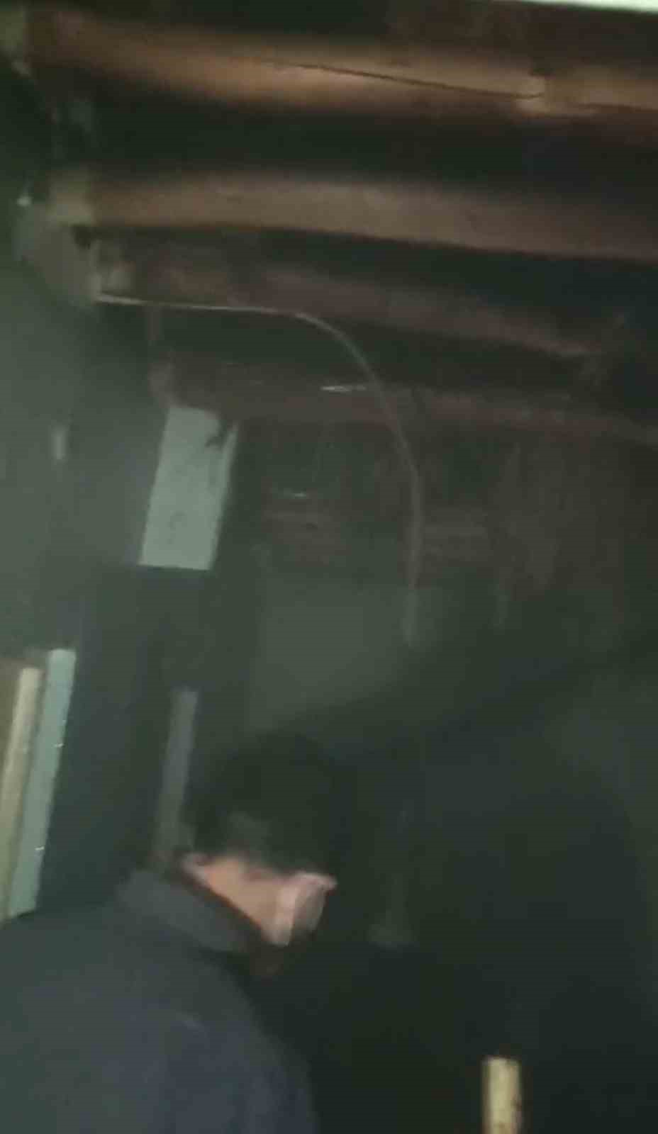 Y&uuml;ksekova&rsquo;da korkutan yangın: Bir aile evsiz kaldı
