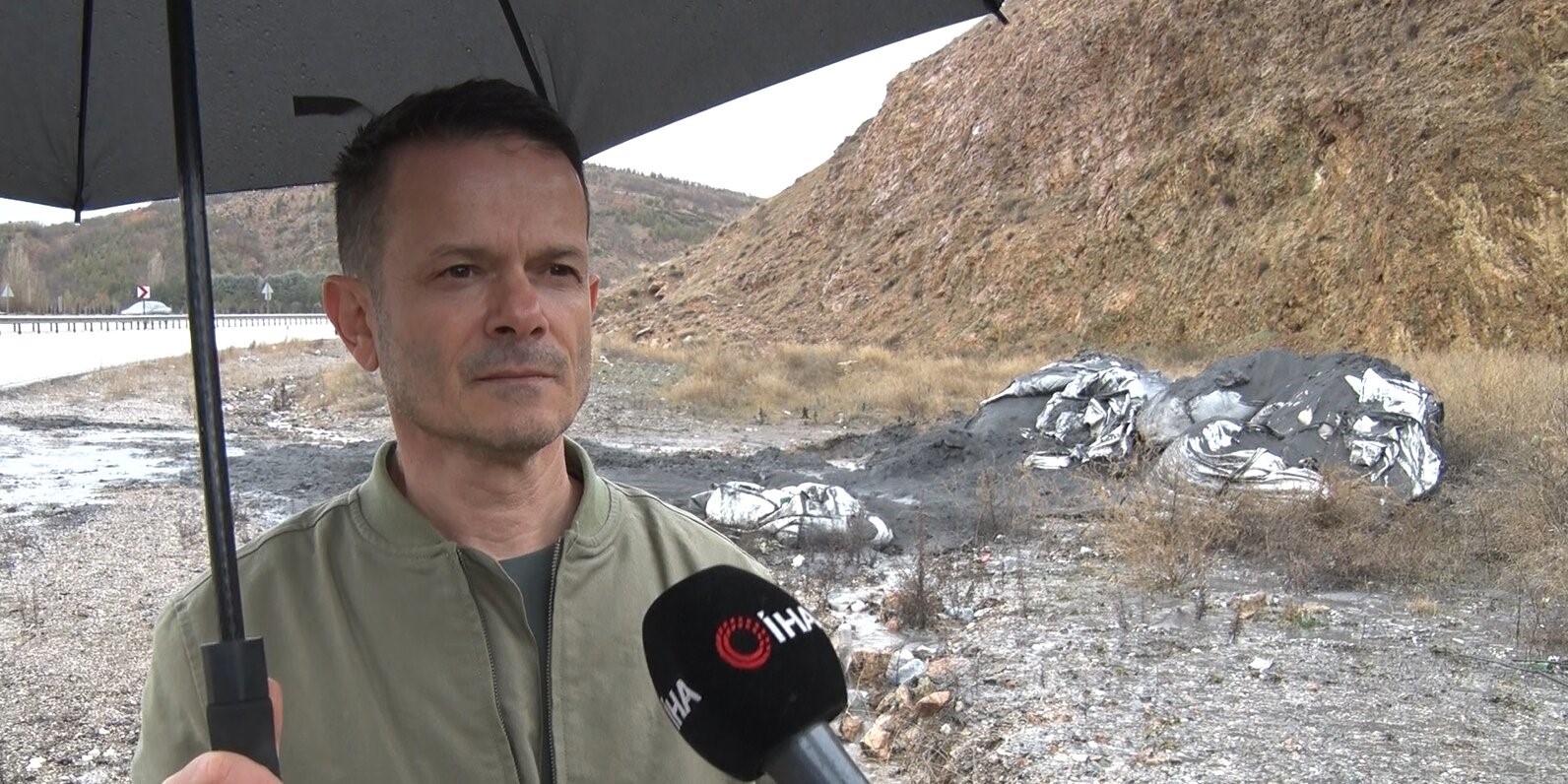 Ankara B&uuml;y&uuml;kşehir Belediyesi&rsquo;nin denetimsizlik iddiası panik oluşturdu: Hafriyat atıkları, kimyasal reaksiyona girdi
