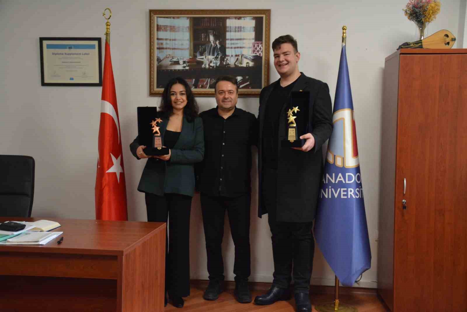 Anadolu &Uuml;niversitesi &ouml;ğrencileri Gen&ccedil; Solist Yarışması&rsquo;ndan &ouml;d&uuml;lle d&ouml;nd&uuml;
