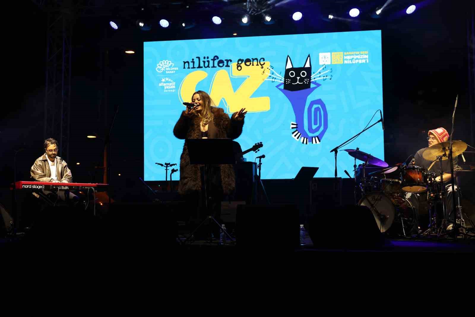 Nil&uuml;fer&rsquo;de caz r&uuml;zgarı esiyor
