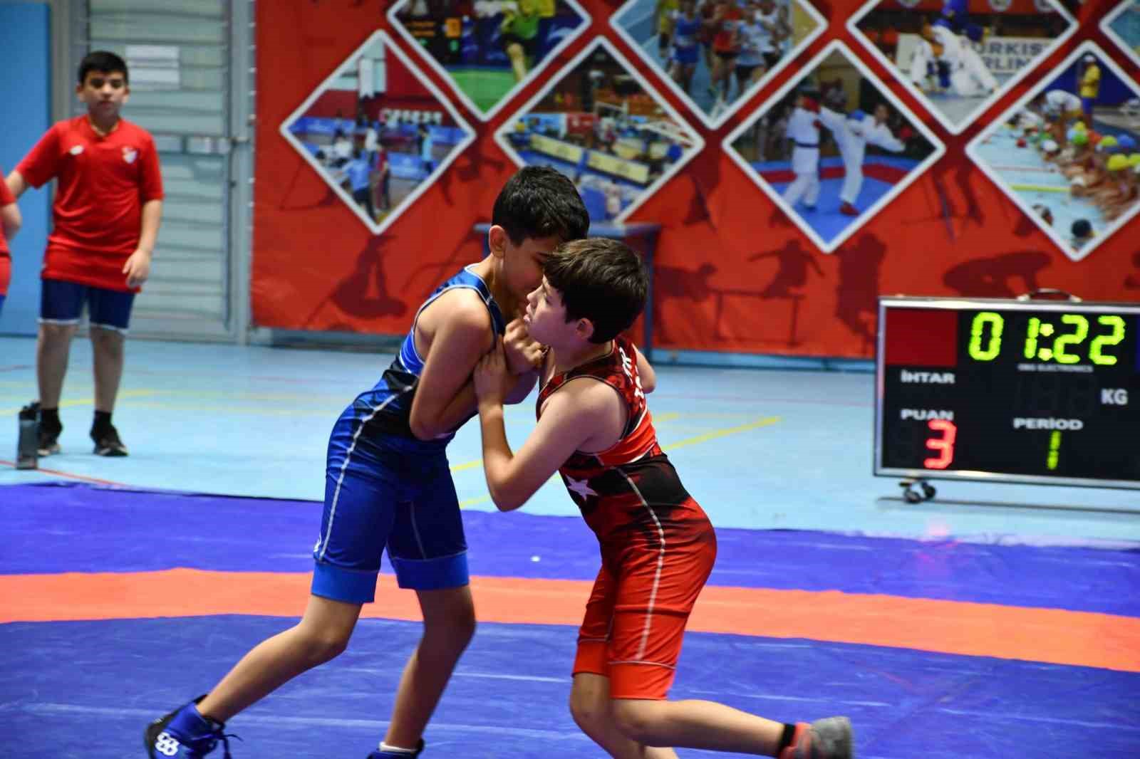 Okul Sporları Yıldızlar Güreş müsabakaları tamamlandı