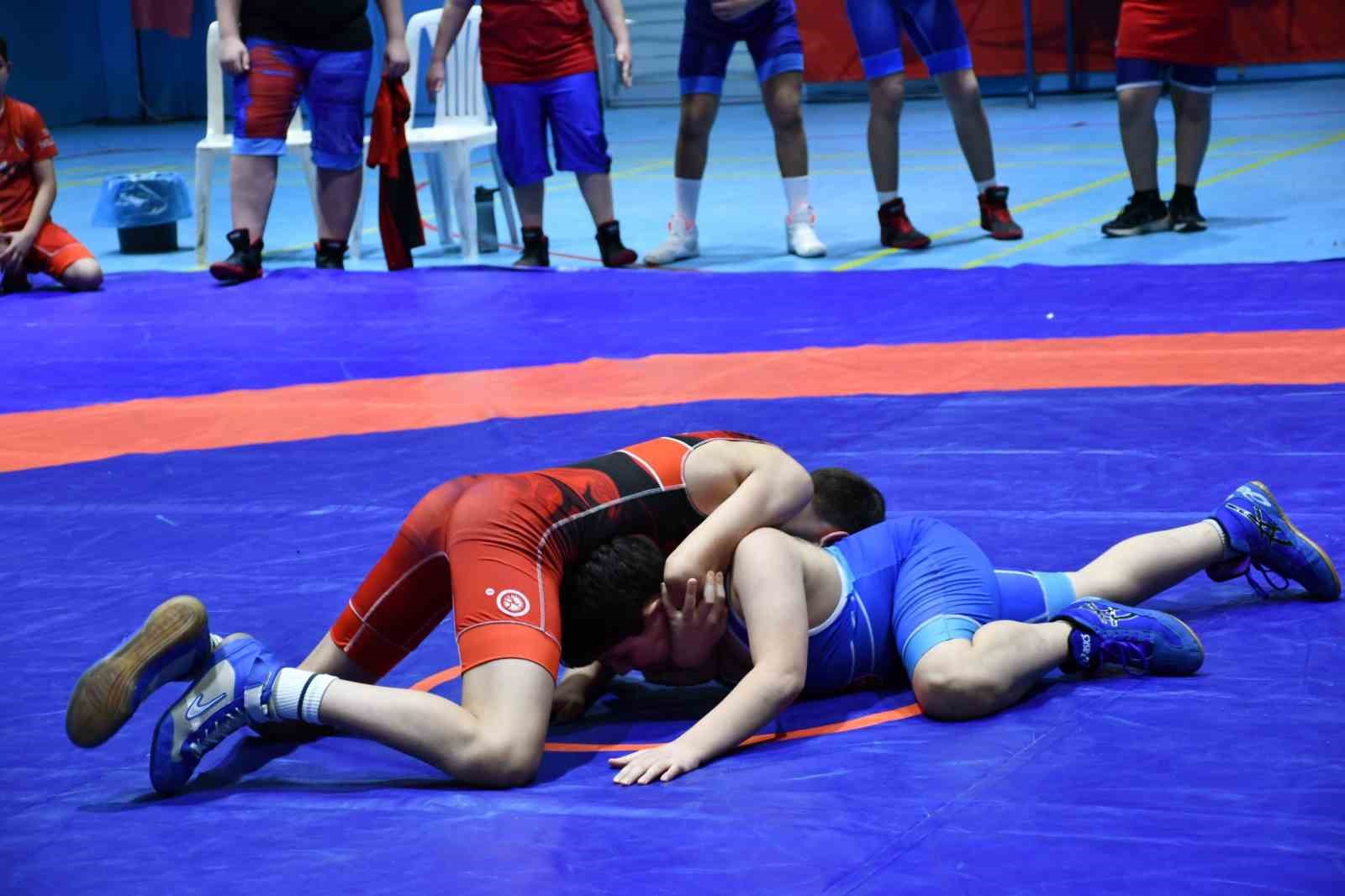 Okul Sporları Yıldızlar G&uuml;reş m&uuml;sabakaları tamamlandı
