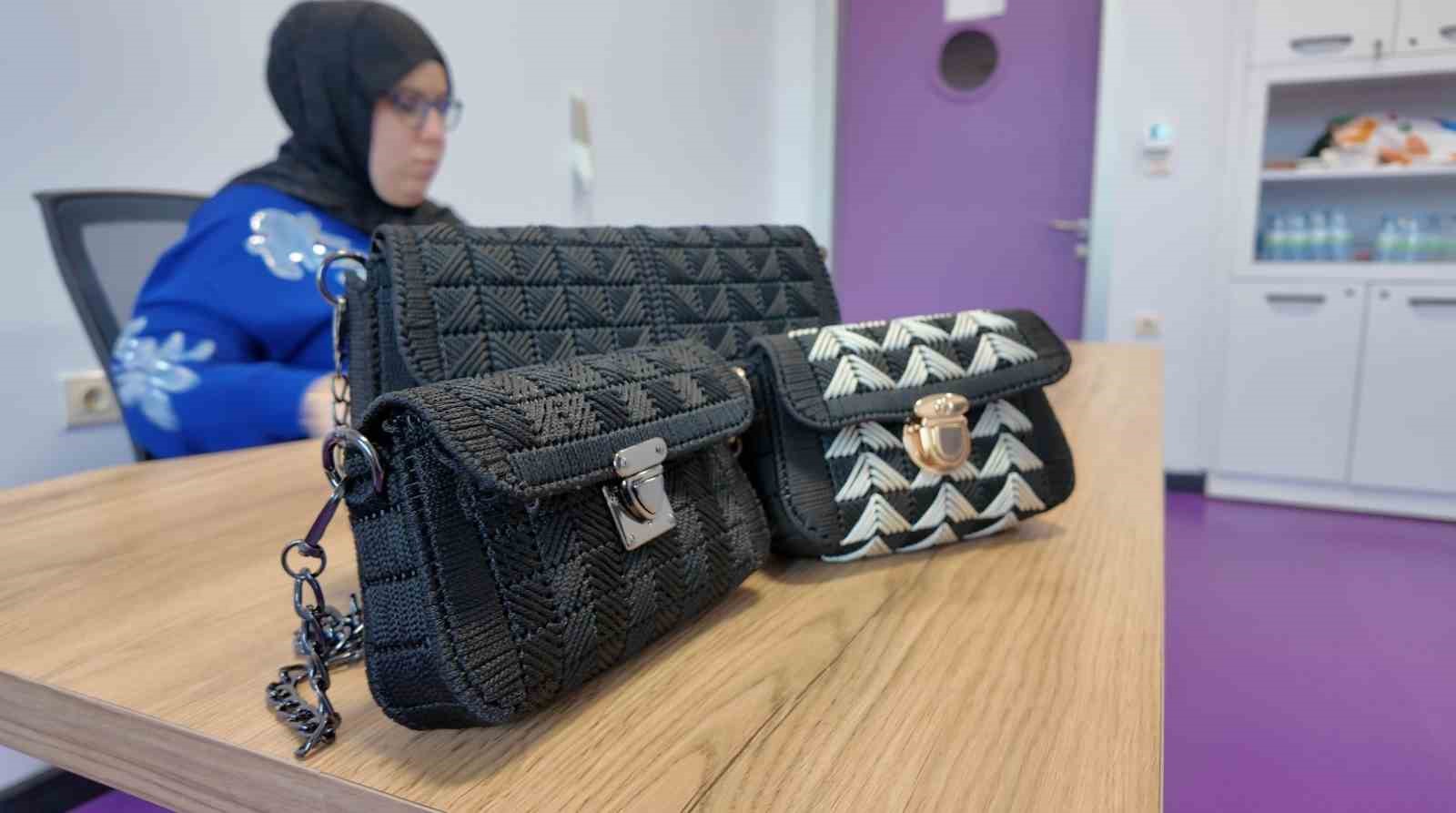 &Ouml;zel ihtiya&ccedil;lı gen&ccedil;, b&uuml;y&uuml;kşehir ailesi ile t&uuml;m engelleri aşıyor
