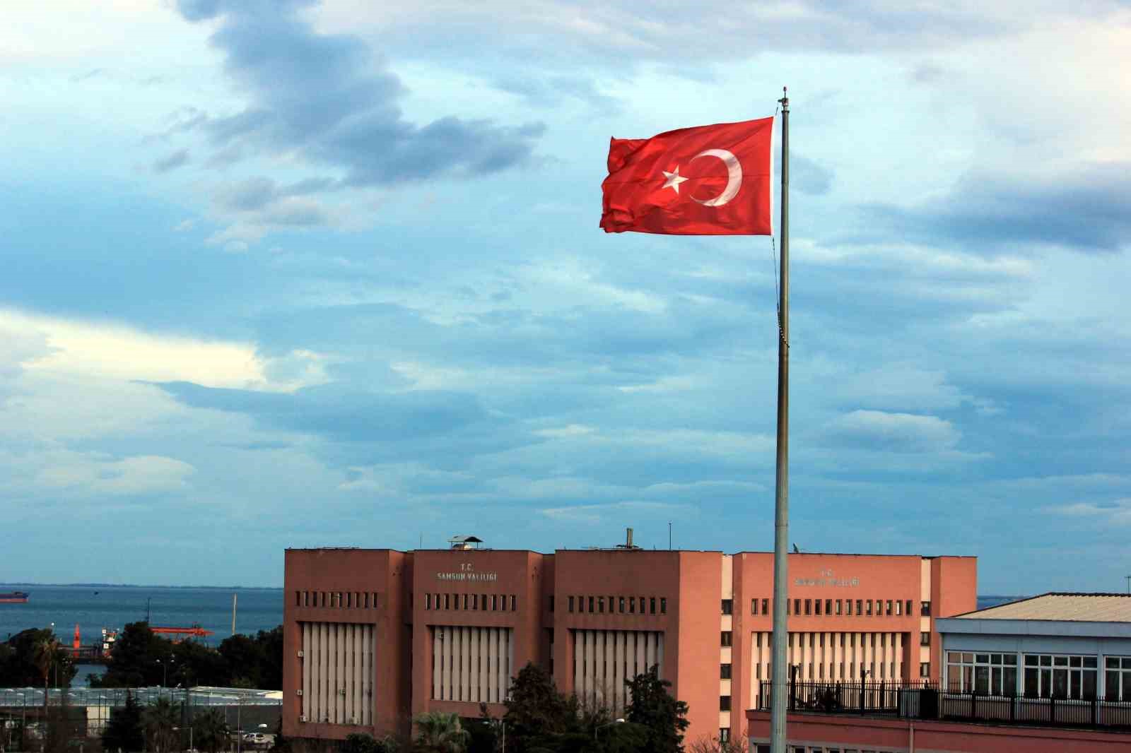 Samsun&rsquo;dan objektife yansıyanlar: G&ouml;ky&uuml;z&uuml; b&uuml;y&uuml;ledi, şehir ışıkları geceyi aydınlattı
