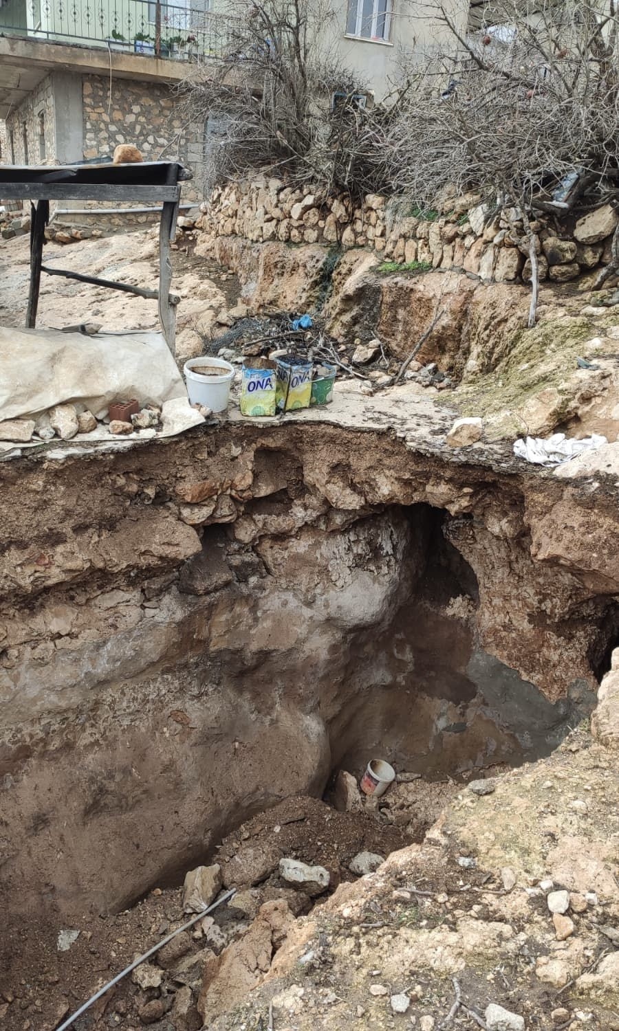 Mardin’de yağışların ardından toprak çökmesi meydana geldi