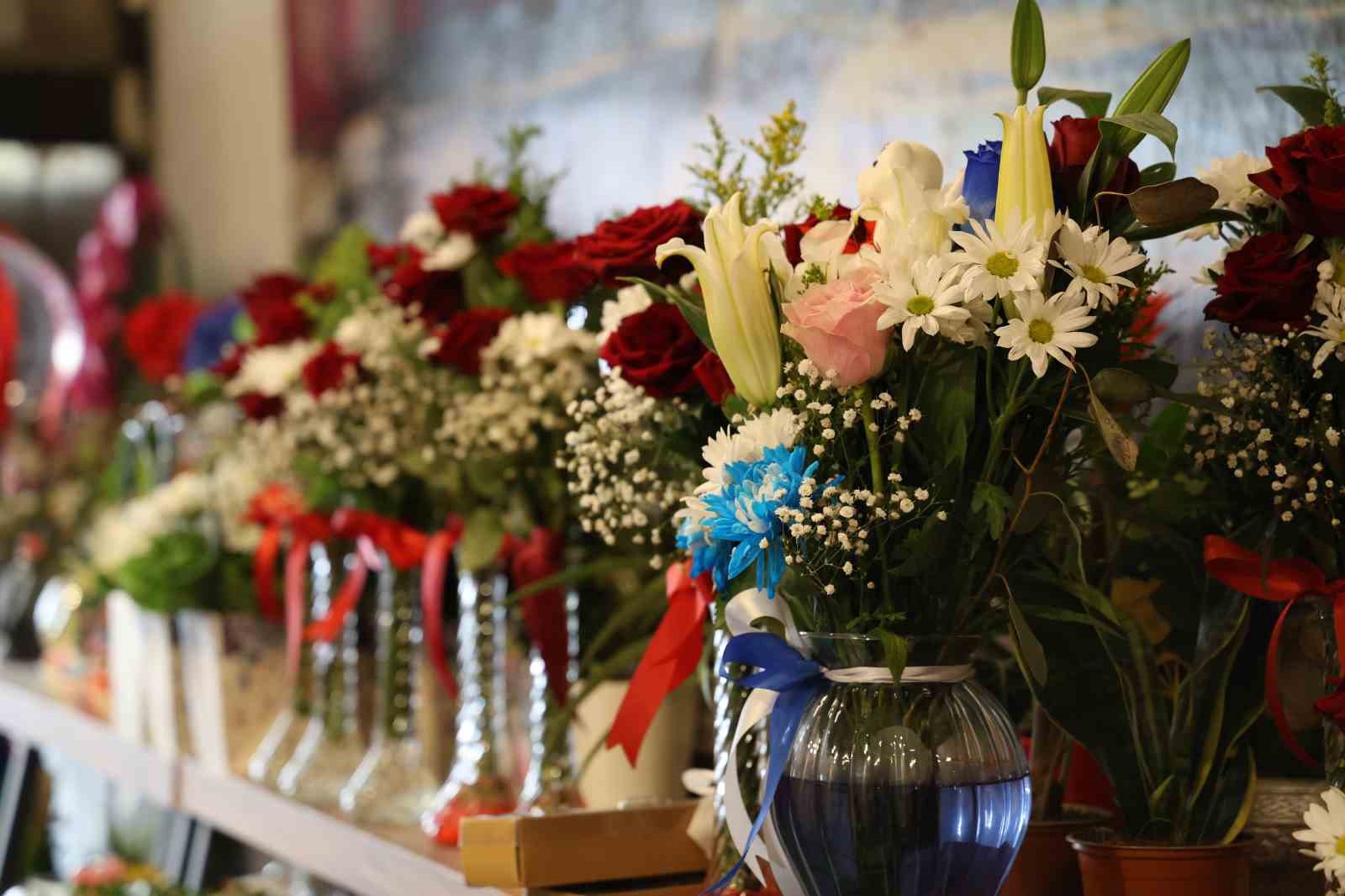 Kırşehir&rsquo;de sevgililer g&uuml;n&uuml;ne &ouml;zel "41 kere maşallah" &ccedil;i&ccedil;ek konseptine ilgi
