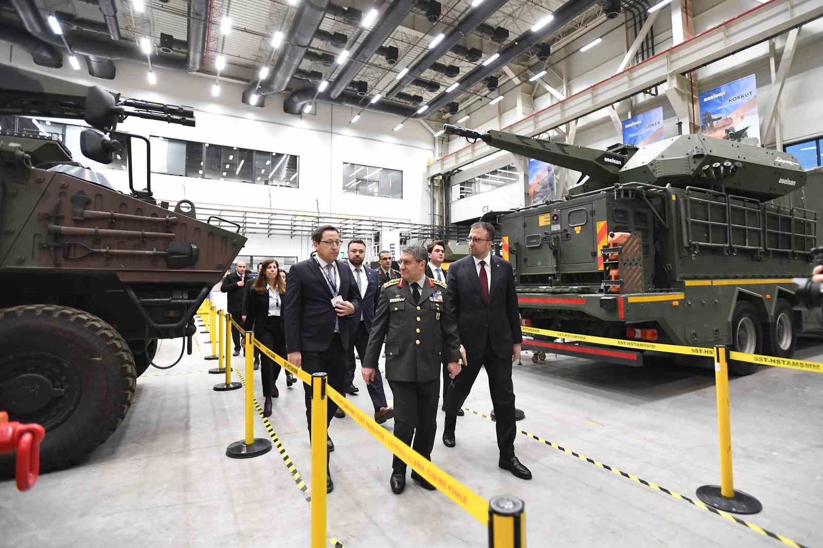 Genelkurmay Başkanı Bayraktaroğlu, ASELSAN Genel M&uuml;d&uuml;r&uuml; Akyol ile bir araya geldi
