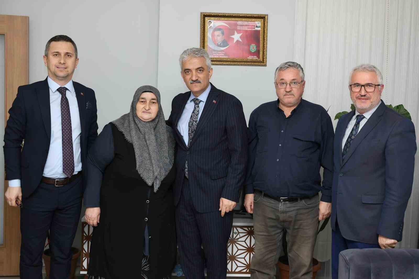 Şehit ailelerini yalnız bırakmıyor