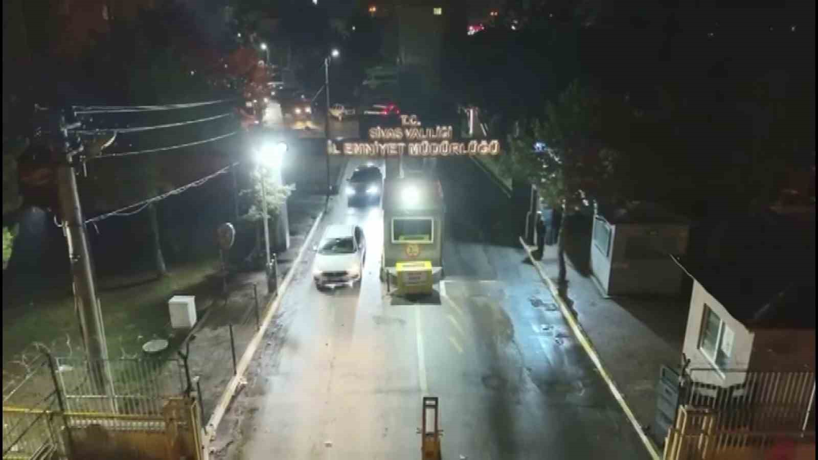 Dini istismar eden ter&ouml;r yapılanmasına eş zamanlı baskın: 4 tutuklama
