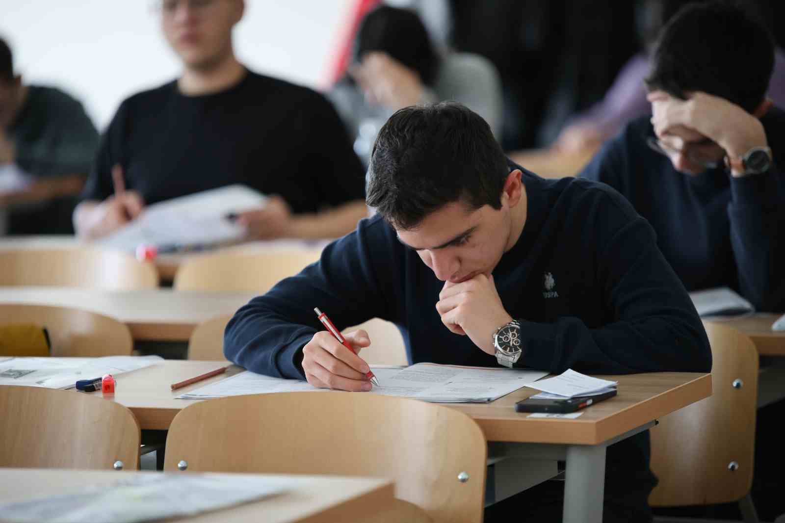 KTO Karatay&rsquo;da &ouml;d&uuml;ll&uuml; deneme sınavı ile YKS provası yapıldı
