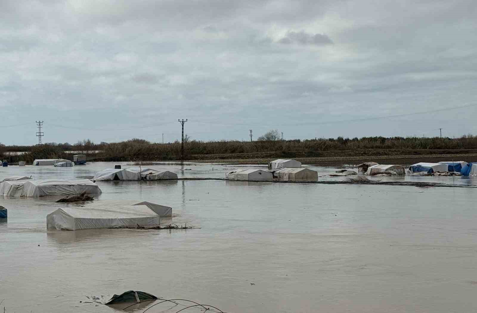 Tarsus’ta 8 bin dönüm tarım arazisi sular altında kaldı