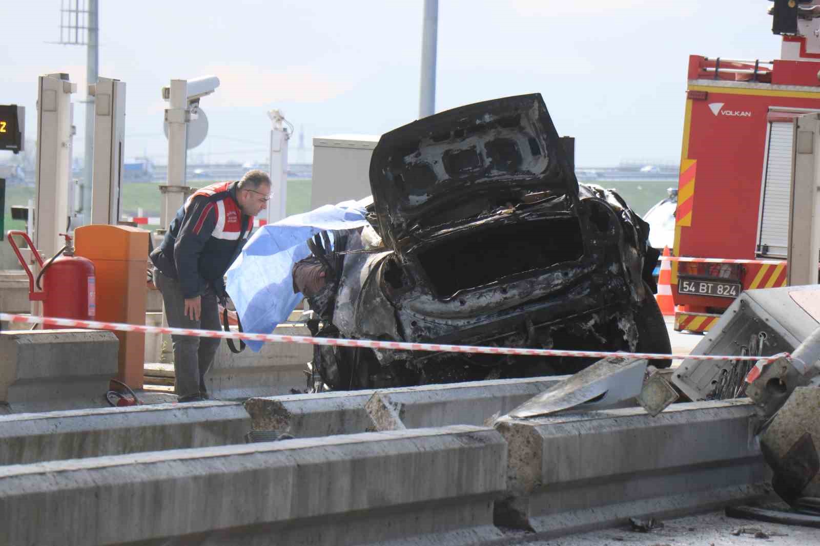 KMO’da feci kaza: Bariyerlere çarptı alev aldı, sürücü olay yerinde hayatını kaybetti