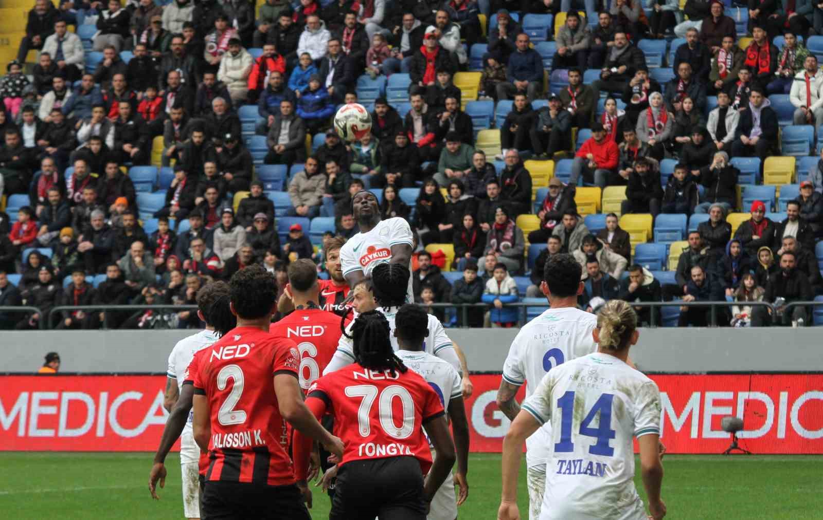 Trendyol S&uuml;per Lig: Gen&ccedil;lerbirliği: 2 - &Ccedil;aykur Rizespor: 0 (İlk yarı)
