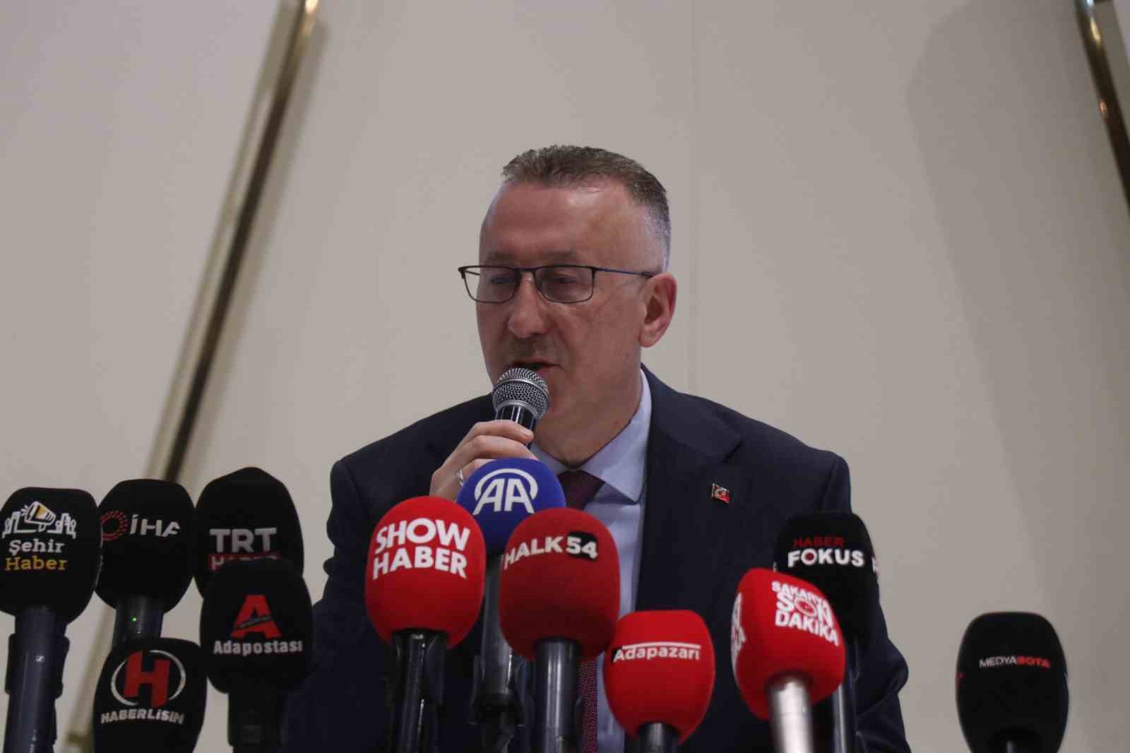 Adapazarı Belediye Başkanı Işıksu: "&Ouml;mr&uuml;m boyunca bir&ccedil;ok kumpasla karşılaştım ama bu derece al&ccedil;ak&ccedil;a, planlı bir saldırıyla ilk kez karşılaşıyorum"
