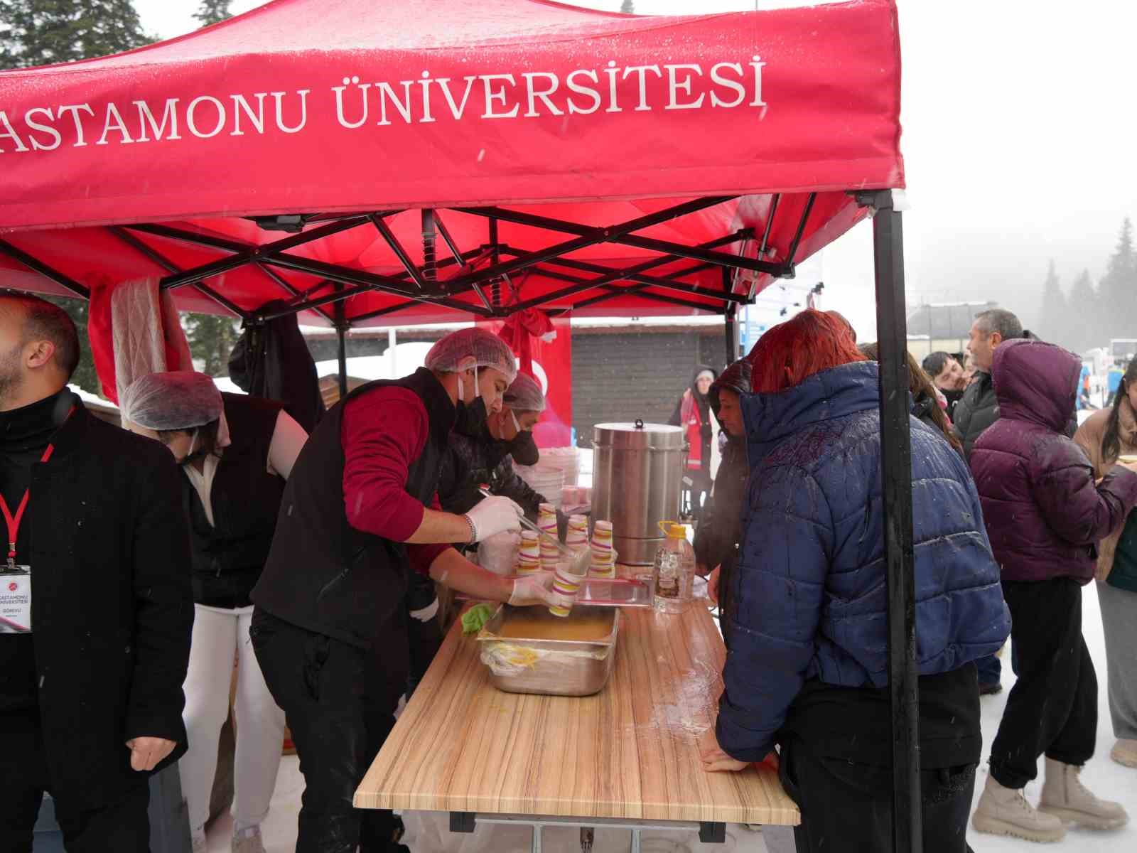 Ilgaz Dağı&rsquo;nda Sevgililer G&uuml;n&uuml;&rsquo;nde d&uuml;zenlenen festival yoğun ilgi g&ouml;rd&uuml;

