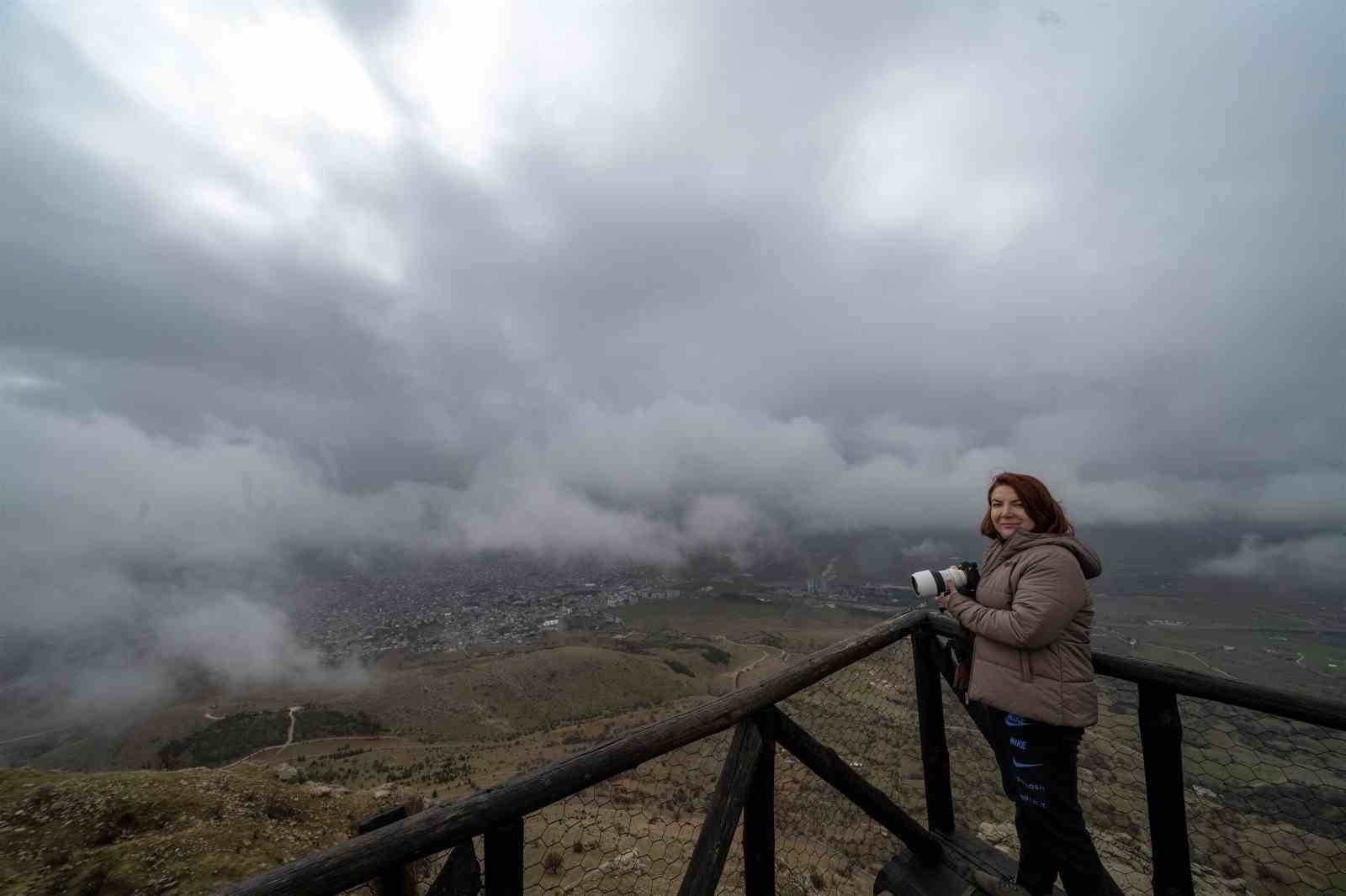 Makam Dağı’ndan sis altında kalan Ergani görüntülendi